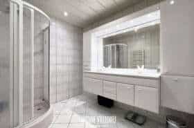 Maison de ville avec jardin et deux garages