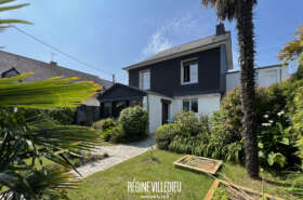 Maison de ville avec jardin et deux garages
