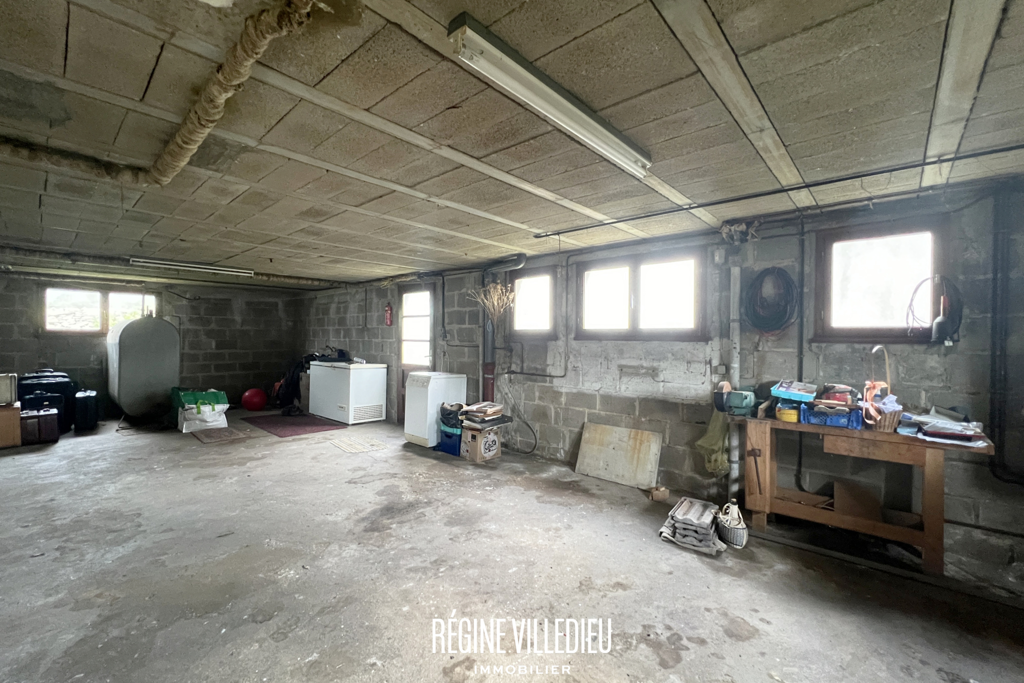 Maison sur sous-sol complet