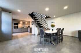 Belle maison en pierres bleues