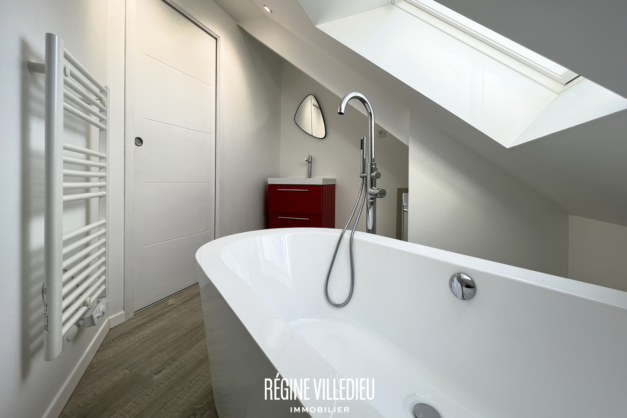 Belle maison en pierres bleues