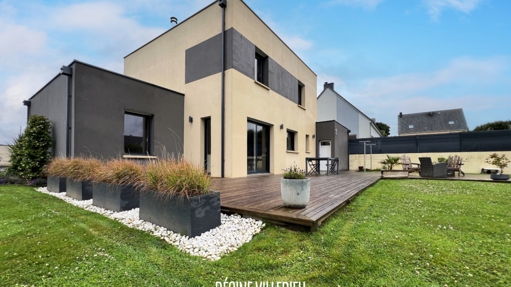 Maison contemporaine avec jardin et garage