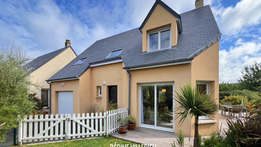 Beau pavillon avec terrasse et garage