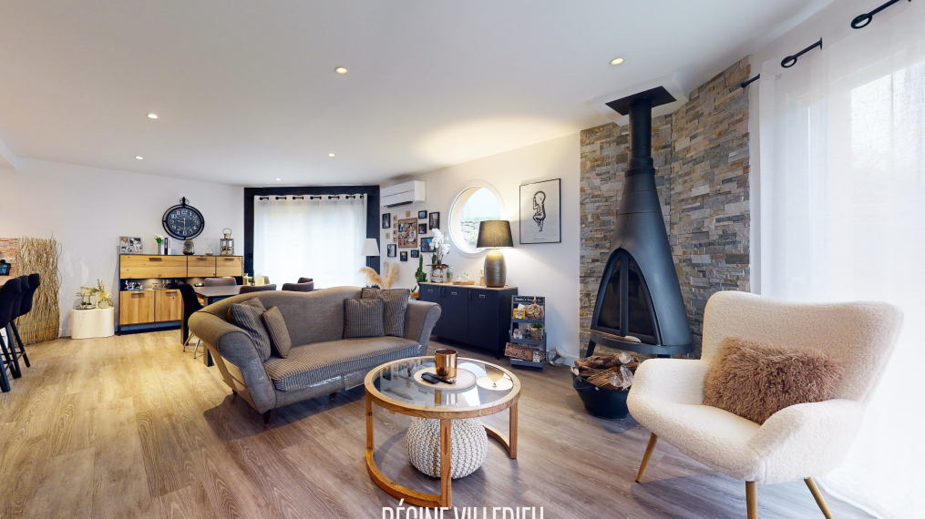 Maison moderne à proximité des commerces