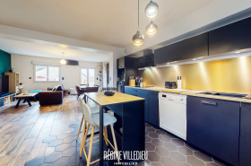 Maison avec garage et jardin