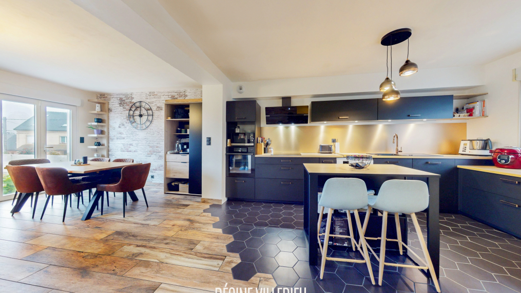 Maison avec garage et jardin