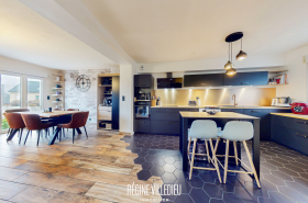 Maison avec garage et jardin