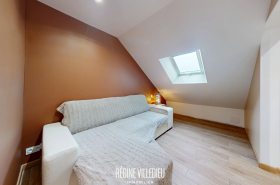 Maison avec garage et jardin