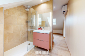 Maison avec garage et jardin