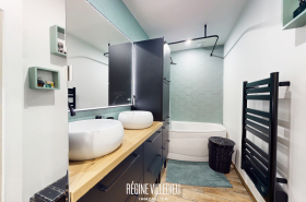 Maison avec garage et jardin