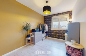 Maison avec garage et jardin