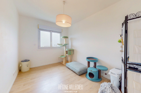 Maison avec garage et jardin