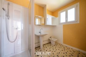 Maison avec grande dépendance et jardin