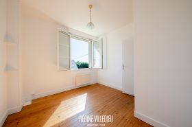 Maison avec grande dépendance et jardin