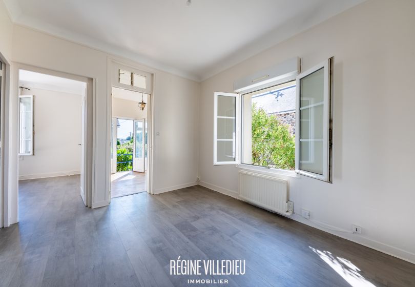 Maison avec grande dépendance et jardin