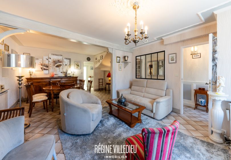 Maison de ville avec jardin dans un quartier calme