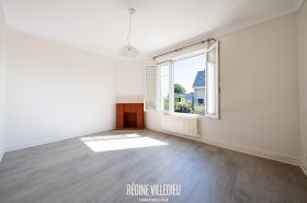 Maison avec grande dépendance et jardin