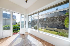 Maison avec grande dépendance et jardin