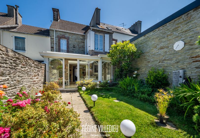 Maison de ville avec jardin dans un quartier calme