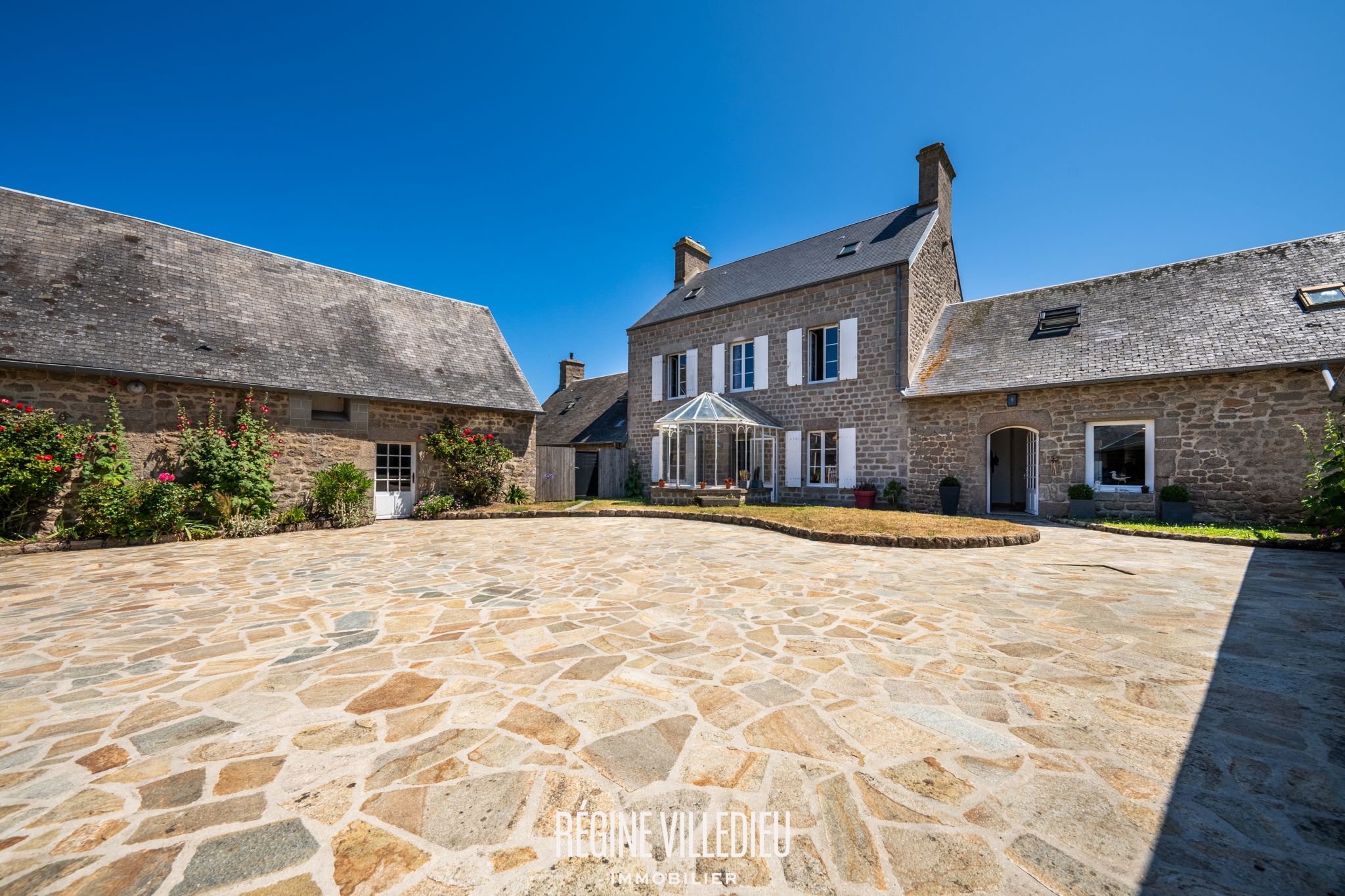 Propriété en pierre avec gîtes