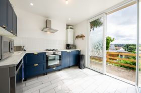 Maison avec terrasse et jardin