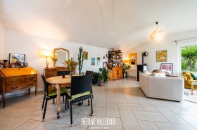 Maison moderne proche de la plage