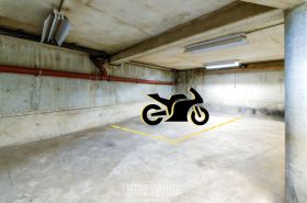 Une place de parking moto en centre ville
