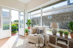 Maison avec grande dépendance et jardin