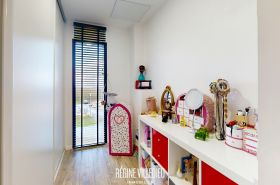 Maison contemporaine avec jardin et garage