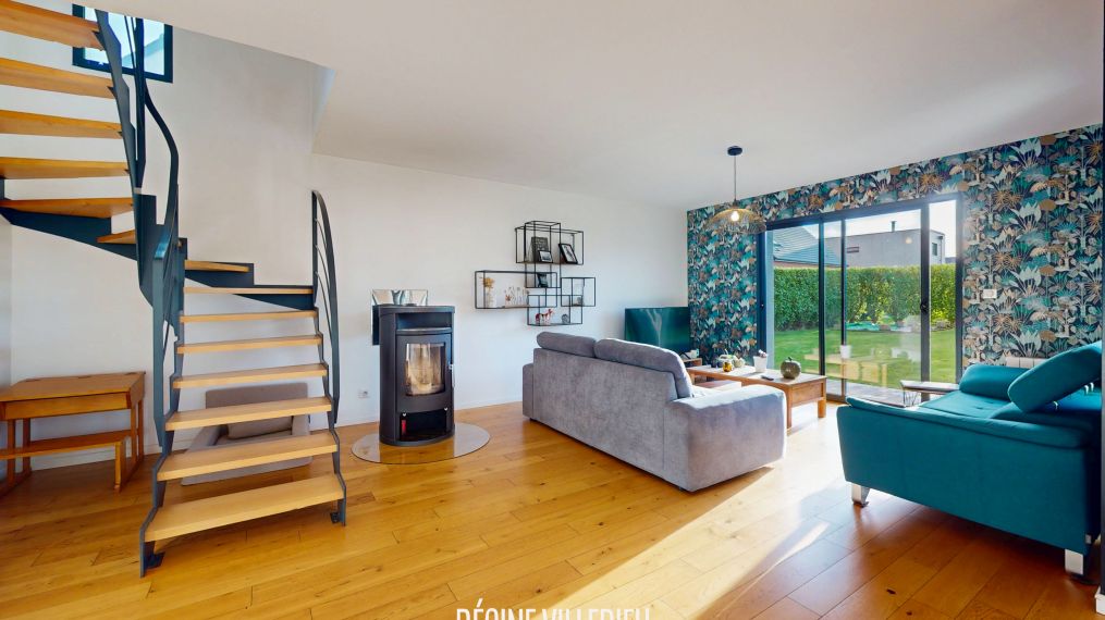 Maison contemporaine avec jardin et garage