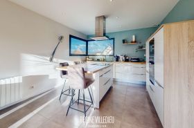 Maison contemporaine avec jardin et garage