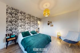 Maison contemporaine avec jardin et garage