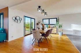 Maison contemporaine avec jardin et garage