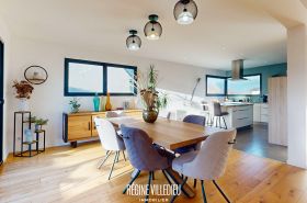 Maison contemporaine avec jardin et garage