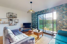 Maison contemporaine avec jardin et garage