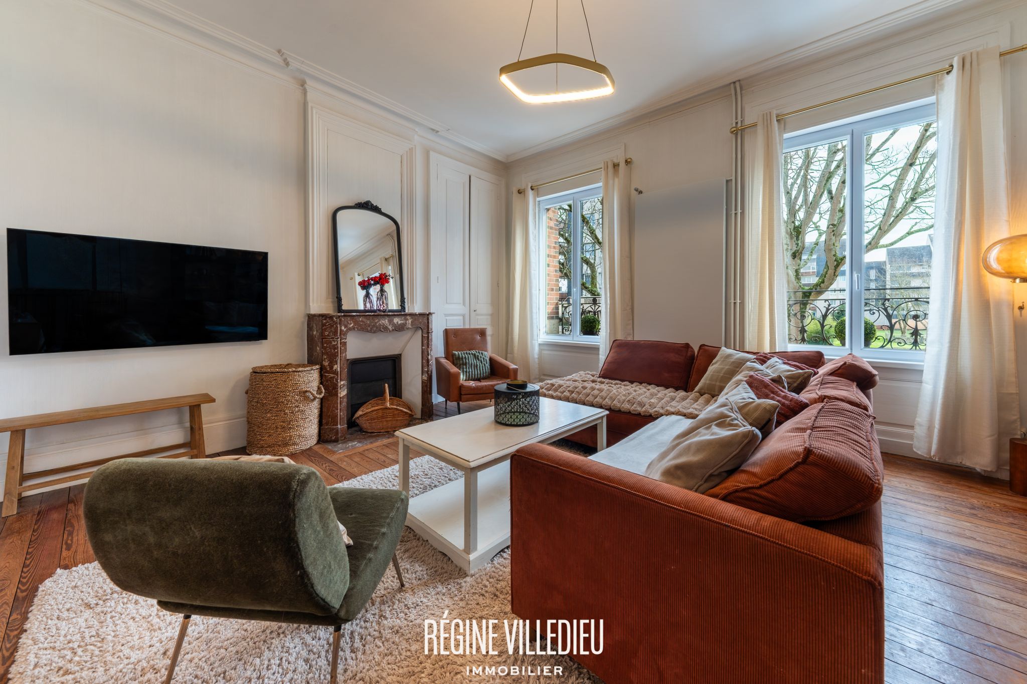 Maison de ville rénovée avec jardin proche du centre