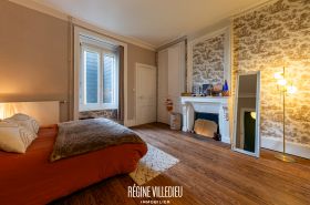 Maison de ville rénovée avec jardin proche du centre