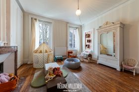 Maison de ville rénovée avec jardin proche du centre