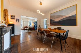 Maison de ville rénovée avec jardin proche du centre