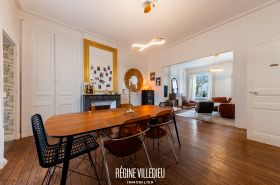 Maison de ville rénovée avec jardin proche du centre