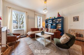 Maison de ville rénovée avec jardin proche du centre