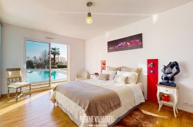 Villa avec piscine et jardin