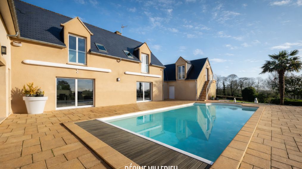 Villa avec piscine et jardin