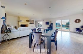 Villa avec piscine et jardin