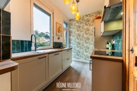 Maison de ville rénovée avec jardin proche du centre