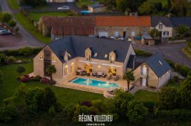 Villa avec piscine et jardin