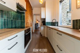 Maison de ville rénovée avec jardin proche du centre