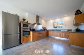 Villa avec piscine et jardin