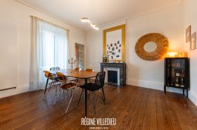 Maison de ville rénovée avec jardin proche du centre