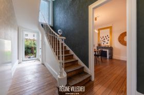 Maison de ville rénovée avec jardin proche du centre